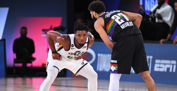 强调两翼的 强调两翼的